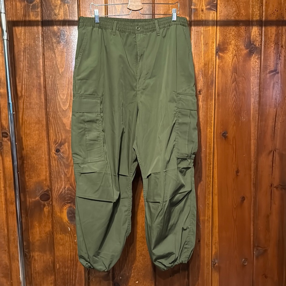 Uniqlo Green Parachute Cargo Pants Relaxed Fit